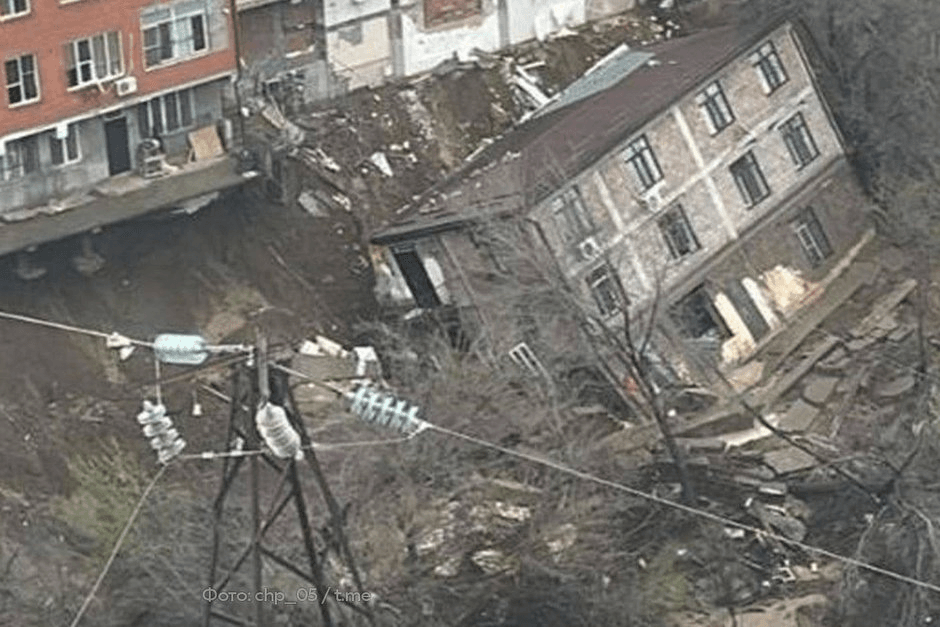 Скриншот видео с обрушением