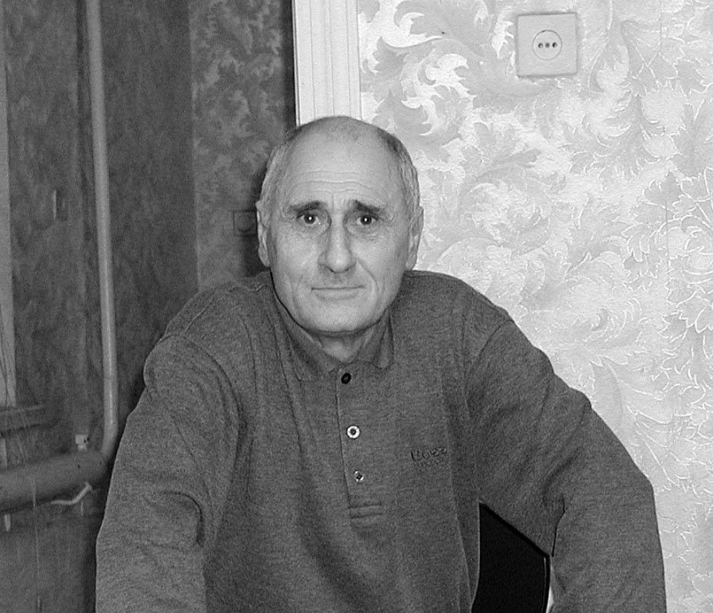 «С идеями должно бороться идеями, а не милицией». 44 года пикету Вазифа Мейланова 