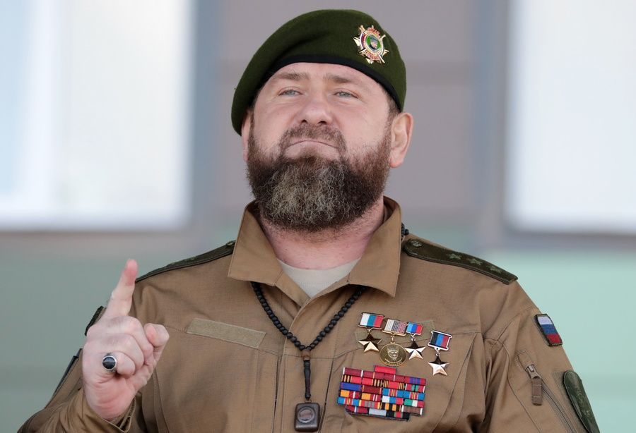 Кадыров стал «заслуженным правозащитником». Рассказываем о его «заслугах»